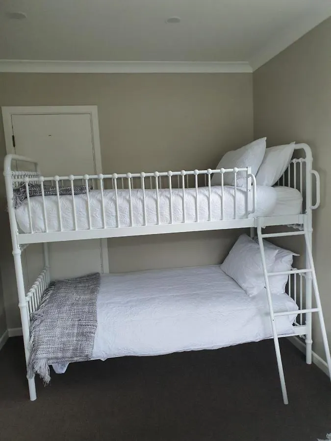 Holiday home Outback On Broadway Villa Picton New Zealand